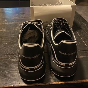 Alexander McQueen Oversized Sneakers Black/White Outline